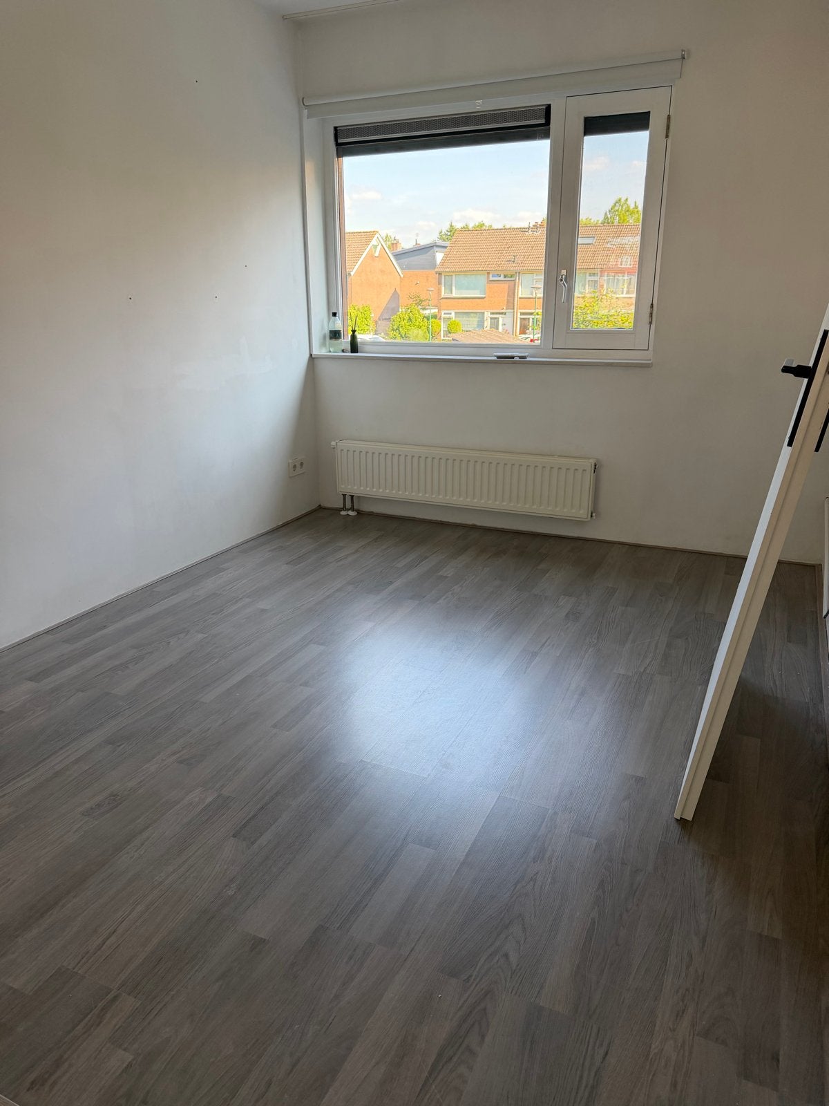 Gratis af te halen: Grijsbruin kliklaminaat (ca. 26 m²), Huis en Inrichting, Stoffering | Vloerbedekking, Ophalen, Gebruikt, 25 tot 50 m²