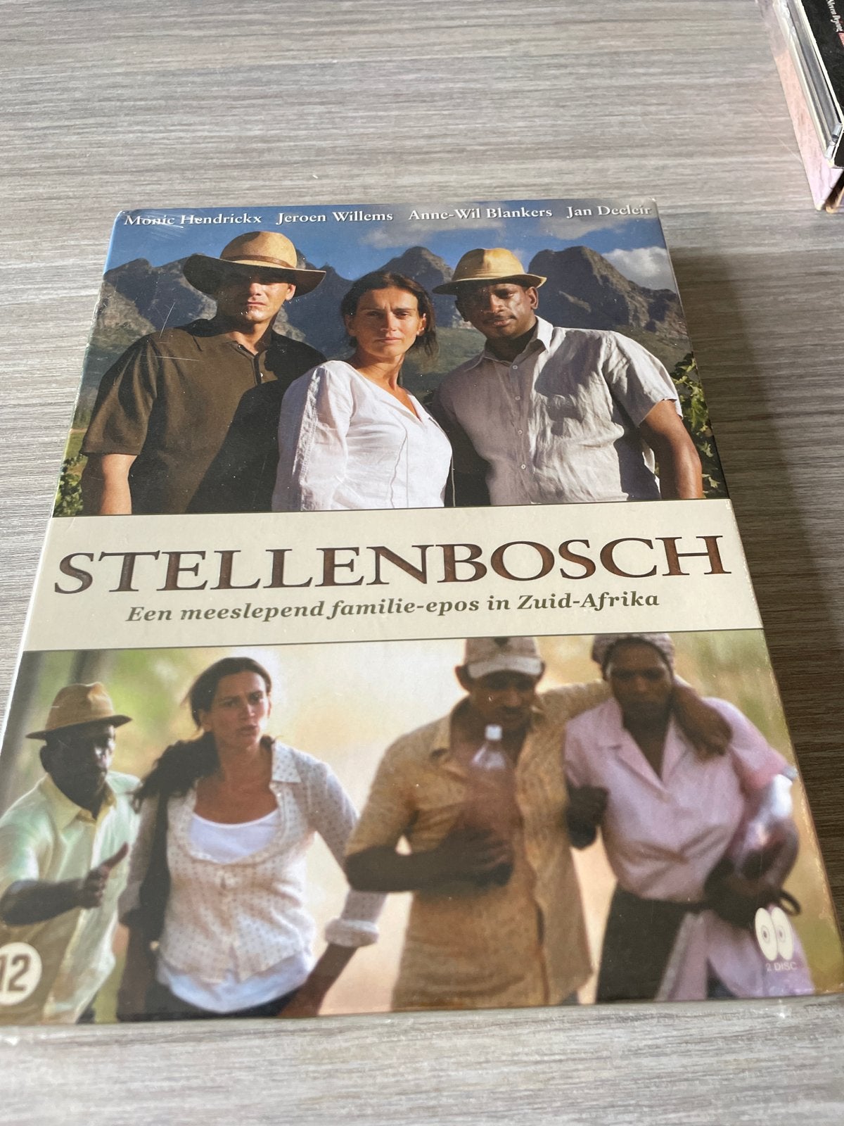 Stellenbosch - Een meeslepend familie-epos in Zuid-Afrika, Nederlands, Nieuw in verpakking, Vanaf 12 jaar, Ophalen of Verzenden