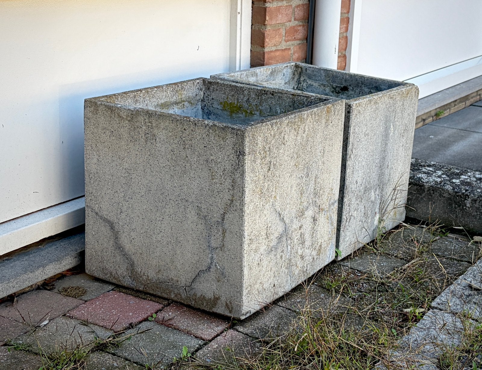 Gratis ophalen: bloembakken beton (2 stuks), Tuin en Terras, Ophalen, Gebruikt, Minder dan 60 cm, Vierkant