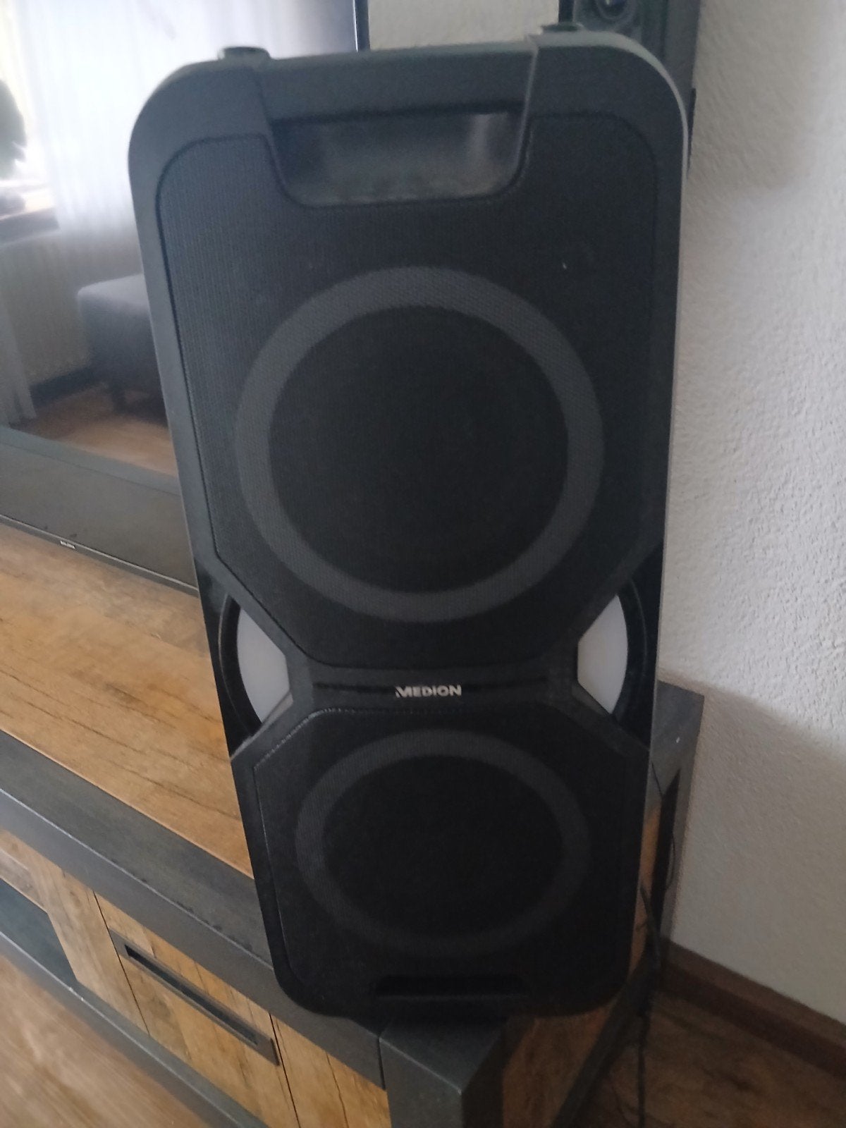 Medion Party Speaker met Lichteffecten en Bluetooth, Gebruikt, Party speaker, 60 tot 120 watt, Bluetooth