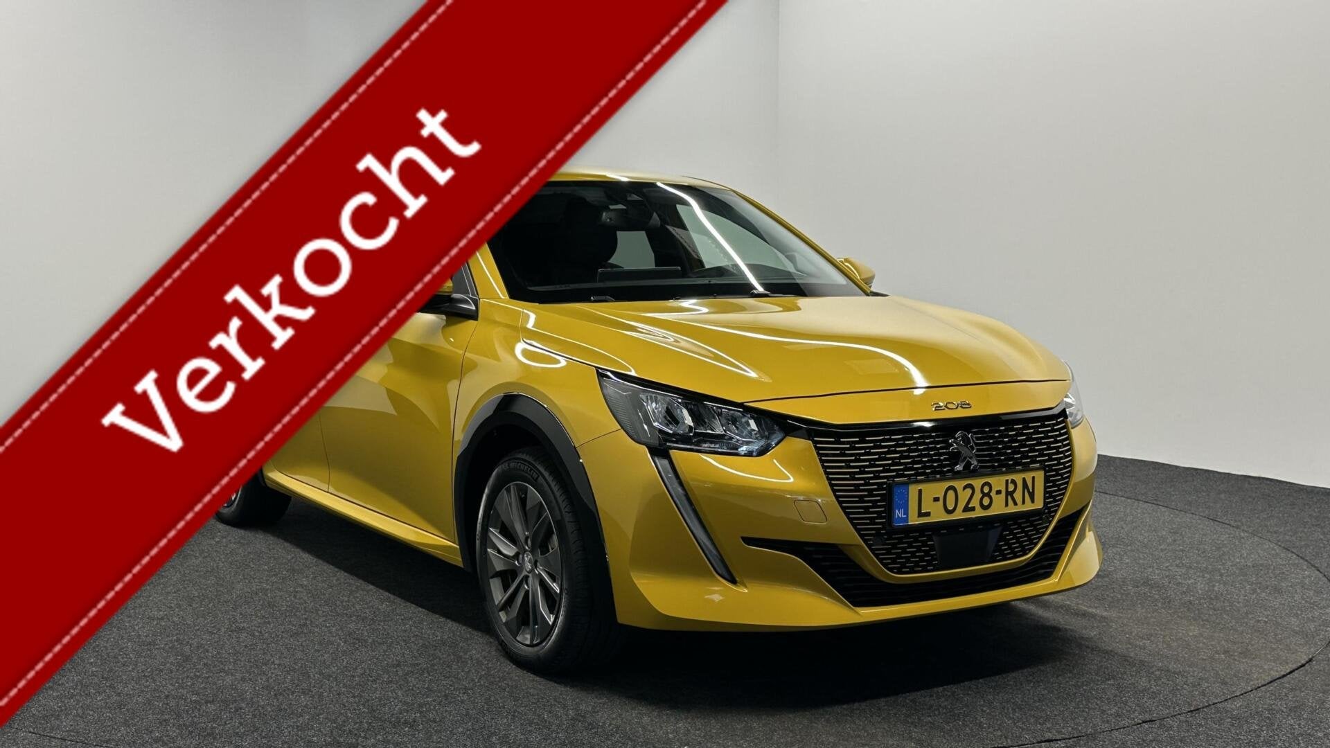 Peugeot e-208 EV Allure 50 kWh 3 Fase SOH89% CAMERA CARPLAY, Auto's, 136 pk, Gebruikt, Parkeersensor, Met garantie (alle)