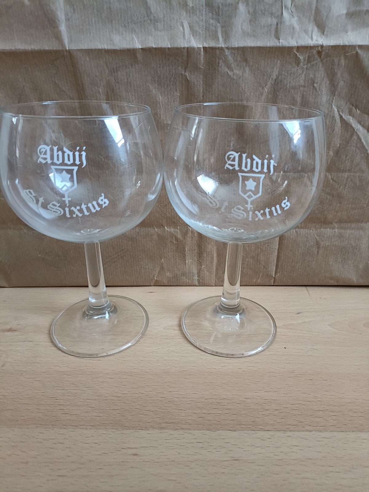 2 glazen Abdij St. Sixtus Westvleteren, Verzamelen, Ophalen of Verzenden, Glas of Glazen, Overige merken