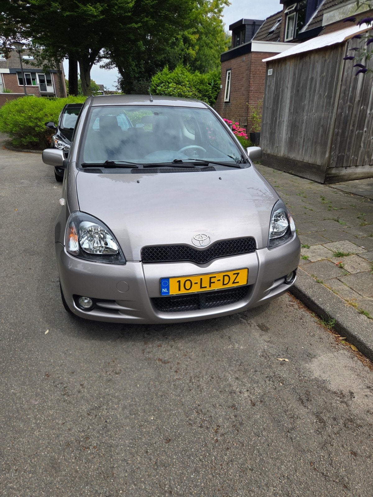 Toyota Yaris 1.5 16V Vvti 3DR T Sport 2003 Grijs, Auto's, Voorwielaandrijving, 4 cilinders, 400 kg, Handgeschakeld