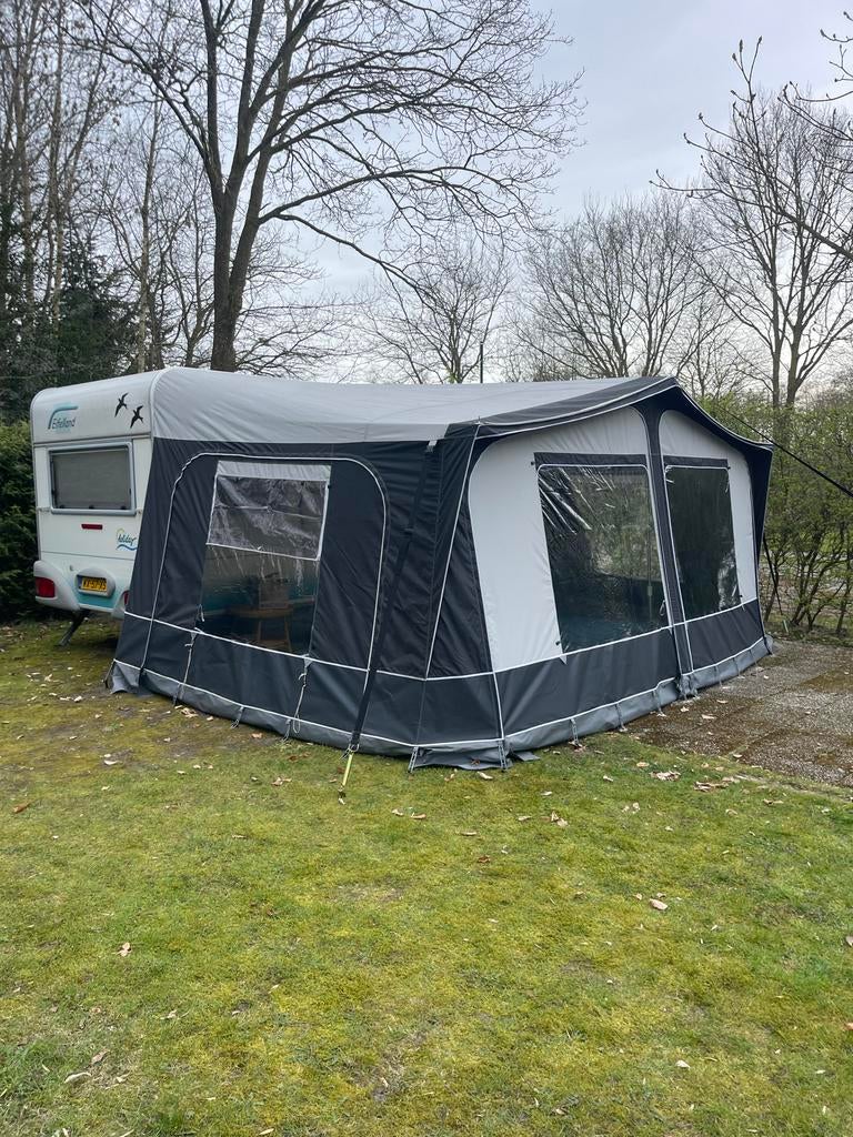 Eifelland Holiday 460 TF uit 2000 met Dorema voortent, Mover, Vast bed, Rondzit, 750 - 1000 kg