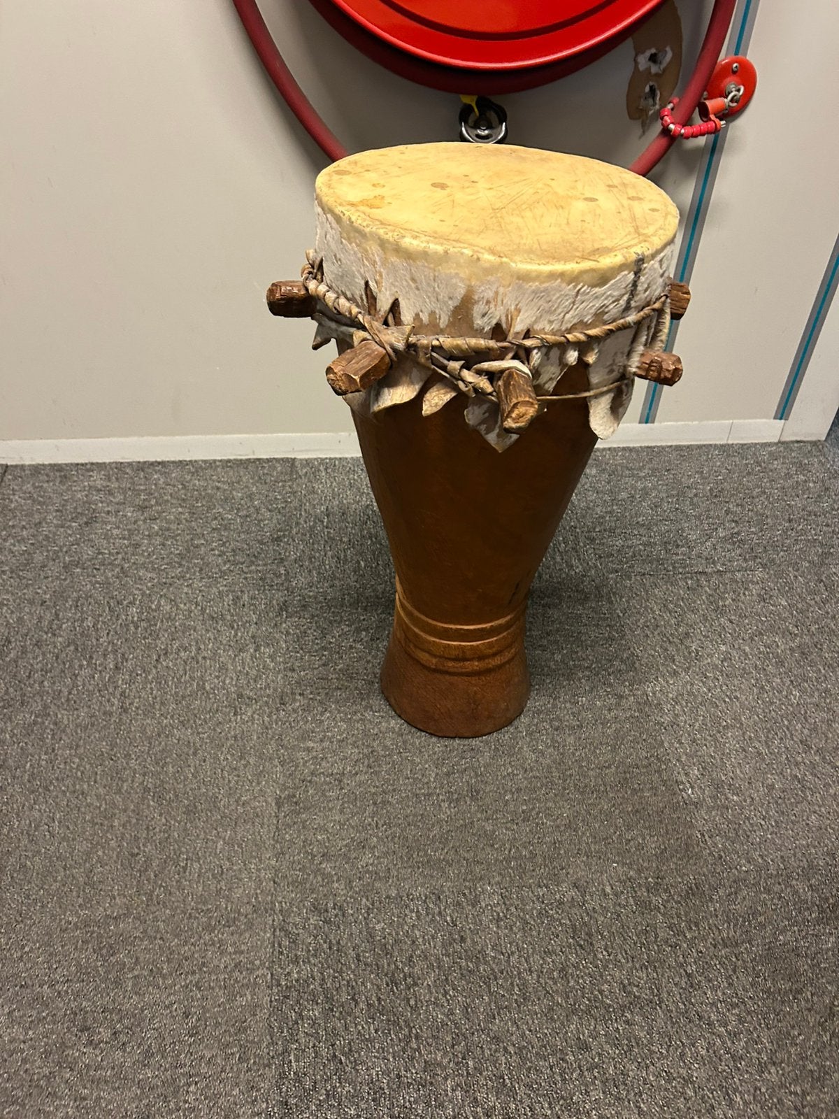 Handgemaakte afrikaanse trommel, Muziek en Instrumenten, Ophalen, Gebruikt, Trommel