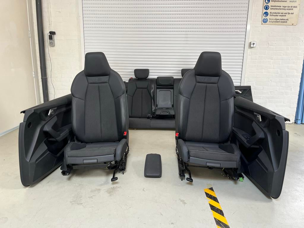 Audi A3 8Y S-line interieur met stoelverwarming en airbags, Ophalen, Gebruikt, Audi