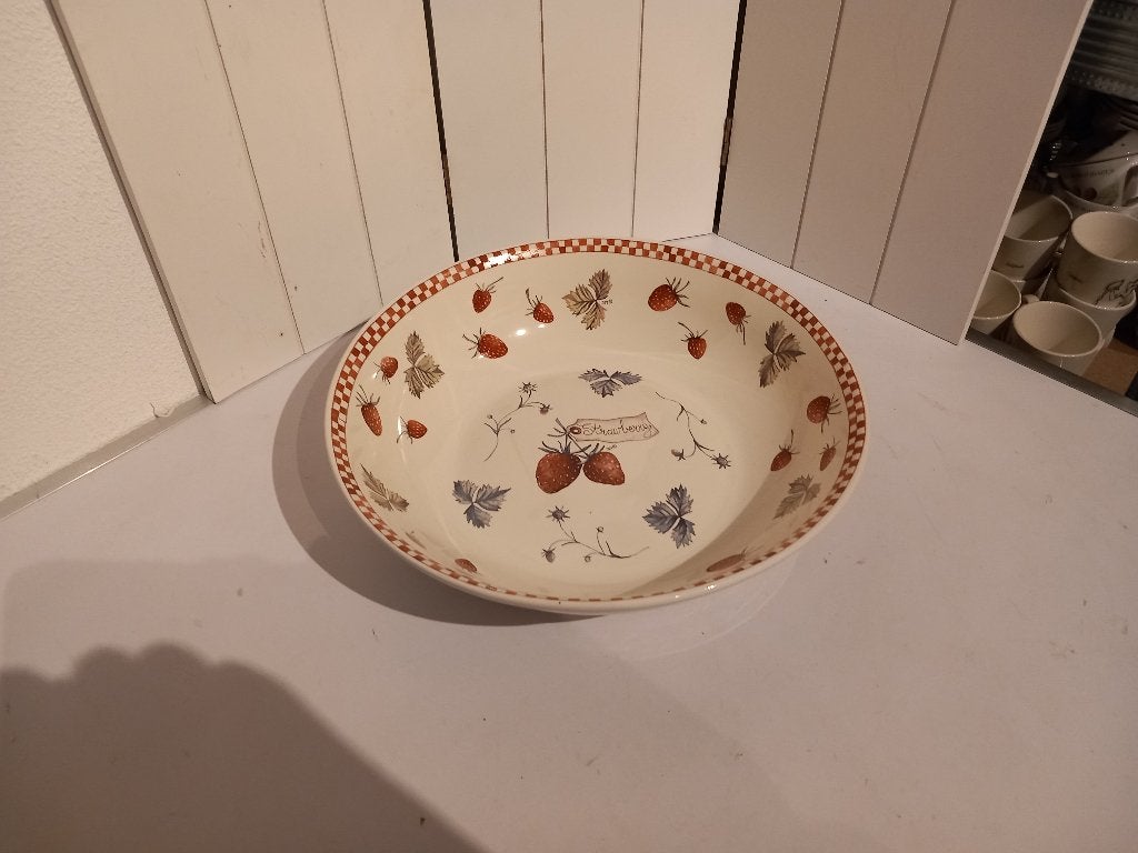 Jet Aardbeien servies., Huis en Inrichting, Keramiek, Overige typen, Ophalen of Verzenden, Zo goed als nieuw