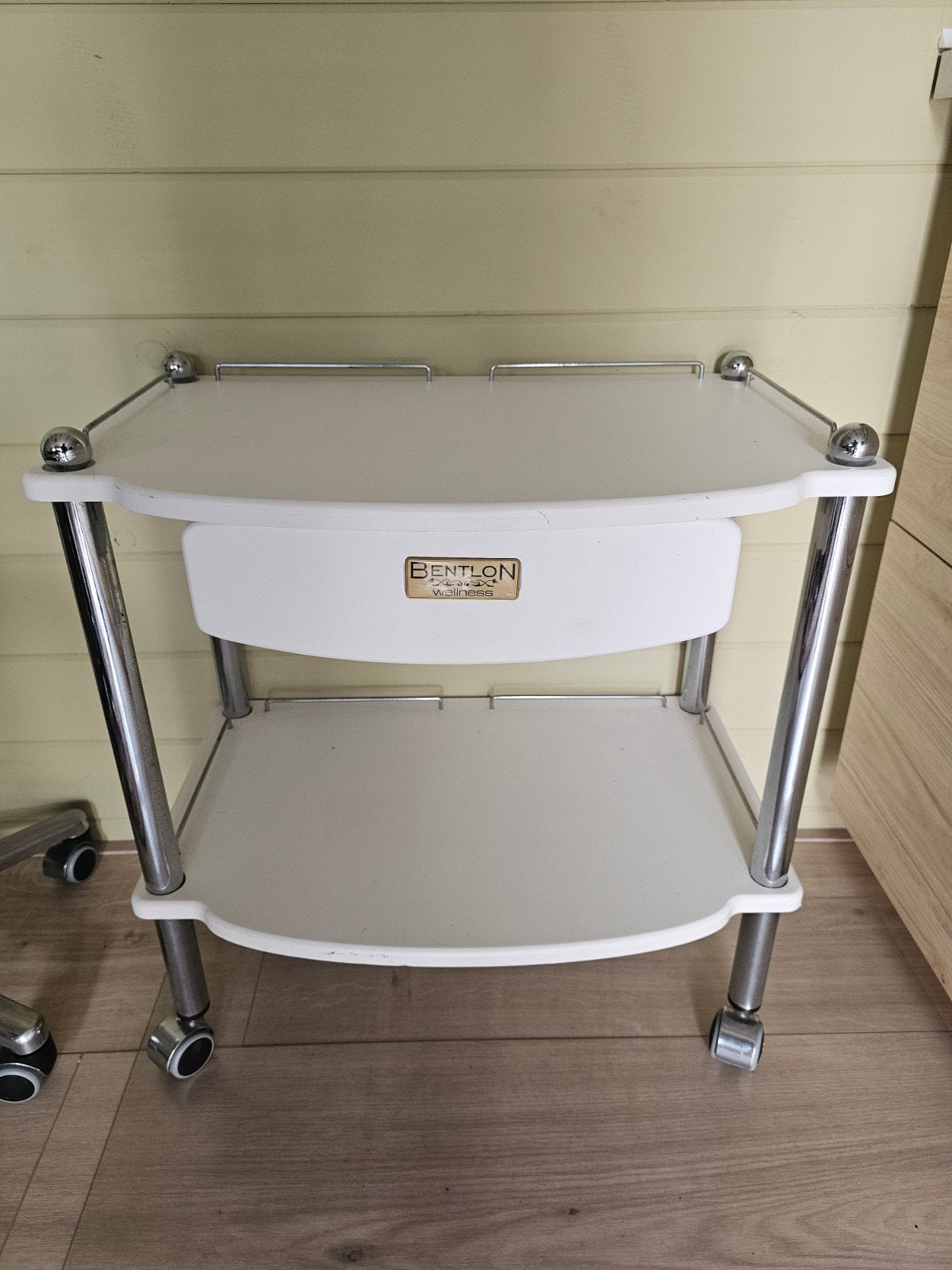 Bentlon Wellness trolley met wielen, Kunststof, Gebruikt, 55 tot 75 cm, Modern, Salon, Wellness