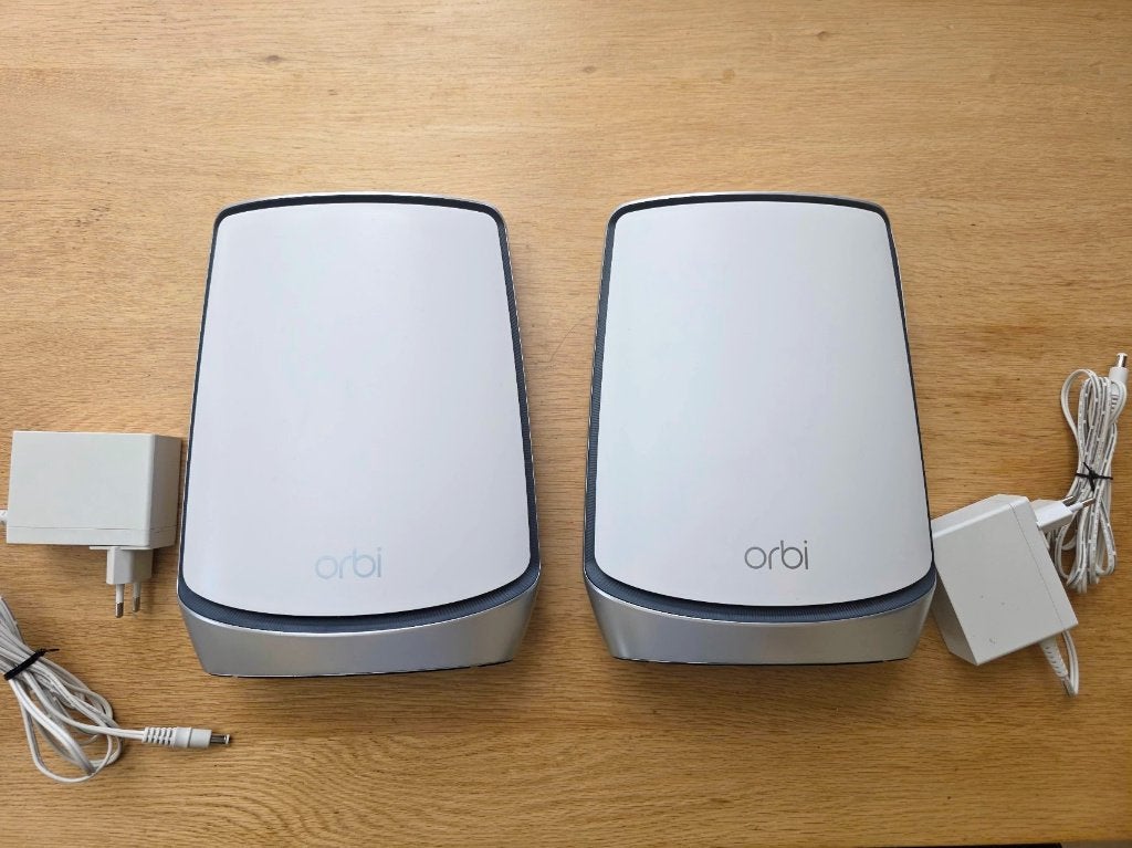 Netgear Orbi Mesh Netwerk RBR850 en RBS850, Ophalen of Verzenden, Zo goed als nieuw, Router, Netgear Orbi
