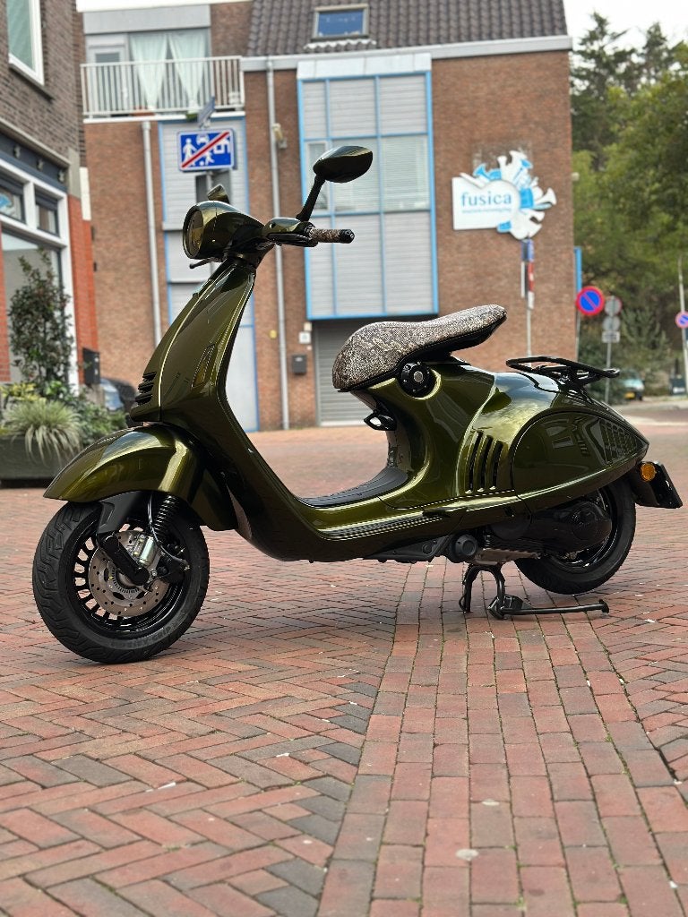 Vespa 946 125cc SPECIALPAINT Python Green 2026 Euro 5, Overige modellen, Nieuw, Benzine, 125 cc
