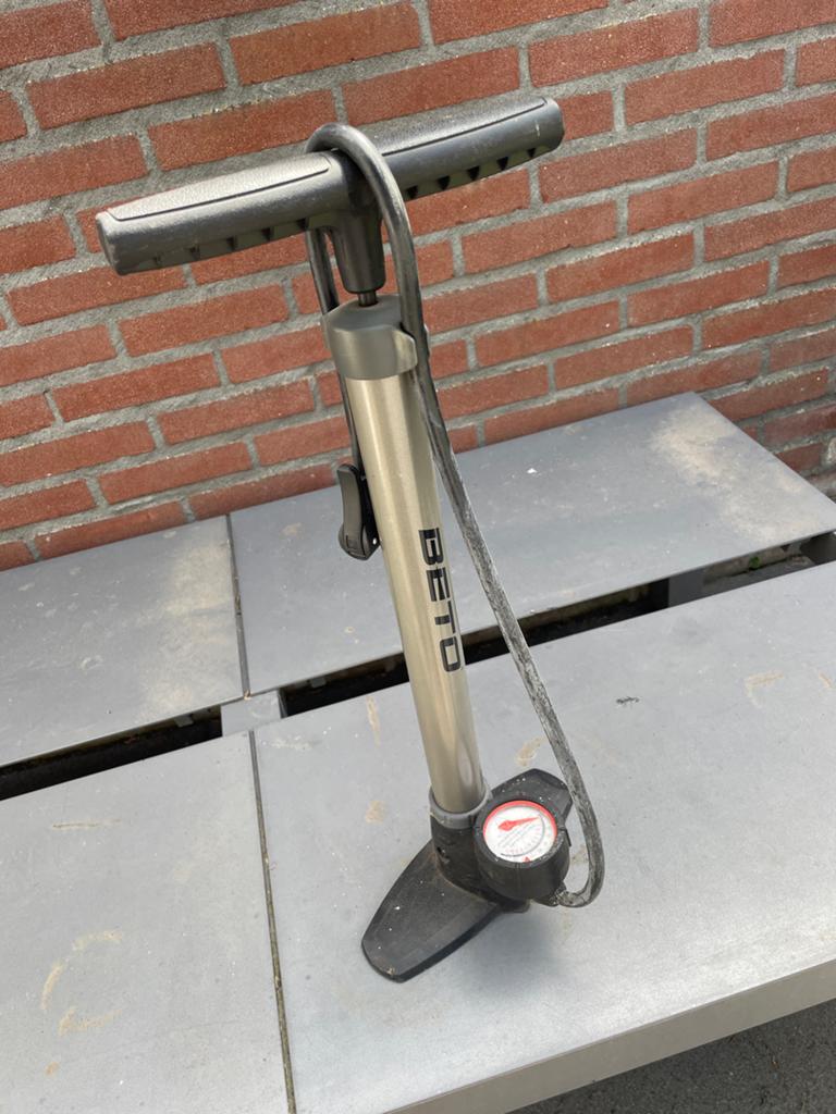 BETO Fiets Pomp met Drukmeter, Ophalen of Verzenden, Drukmeter, Gebruikt