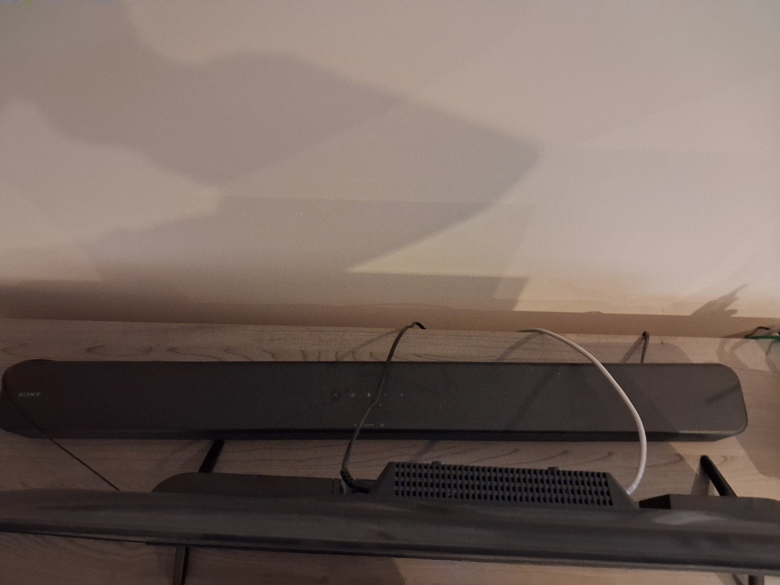 Foto 5 van Een TCL 32 inch tv met Sony soundbar Moet snel weg!