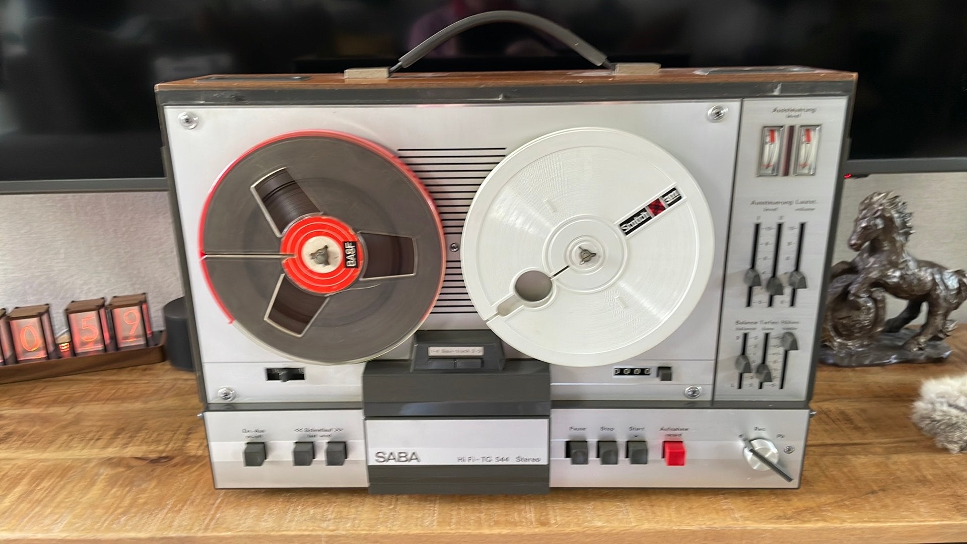 SABA TG544 stereo 4 spoor, Ophalen, Bandrecorder, Met stofkap