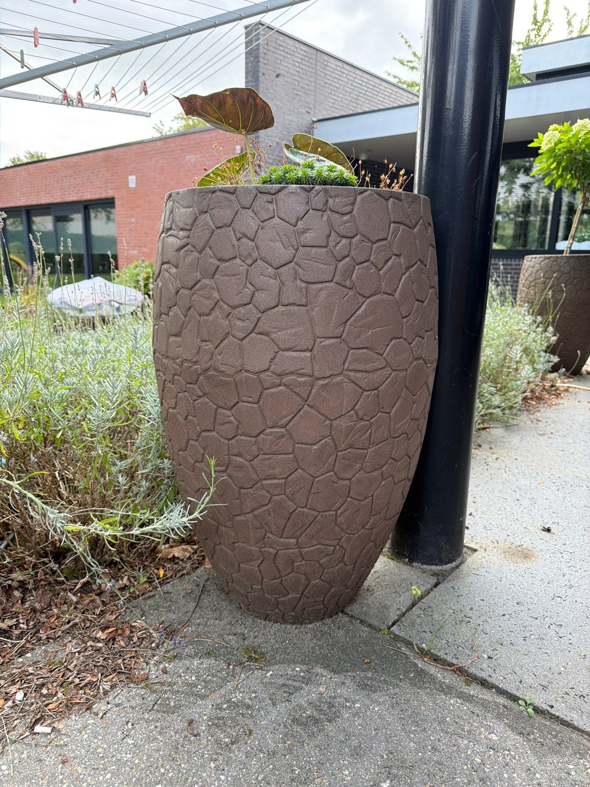 Grote bruine bloempot met uniek patroon, Tuin en Terras, Ophalen, Kunststof, Gebruikt, Balkon