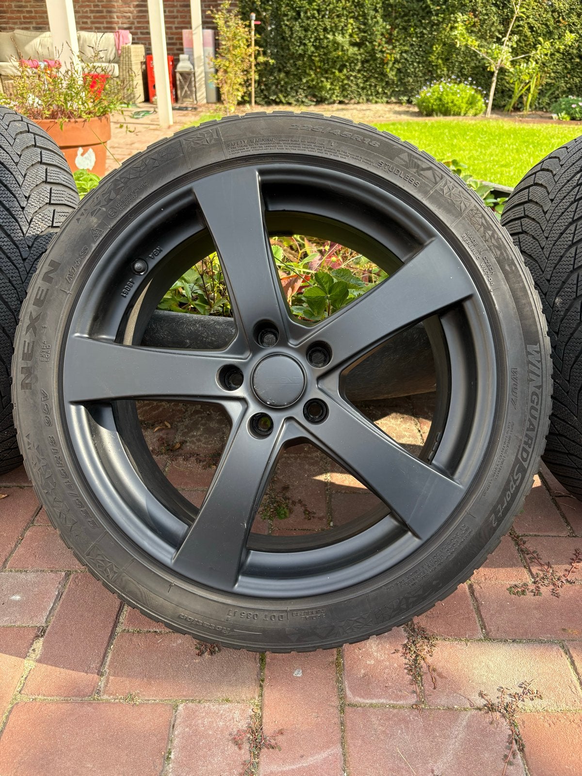 Lichtmetalen velgen met winterbanden 225/45 R18, Auto-onderdelen, Ophalen, 18 inch, Gebruikt, Banden en Velgen
