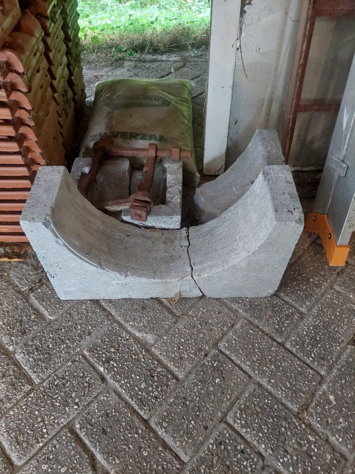 lagerschalen van een oude watermolen, Ophalen