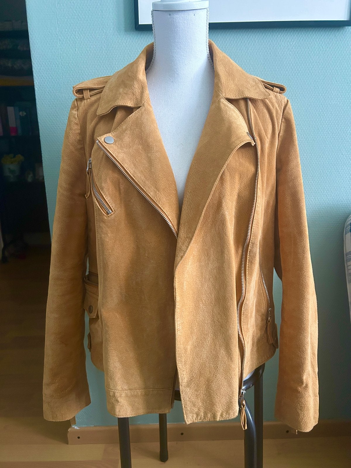 Suede okergeel bikers jasje Yessica, nieuwstaat, Ophalen of Verzenden, Nieuw, Maat 42/44 (L), Geel