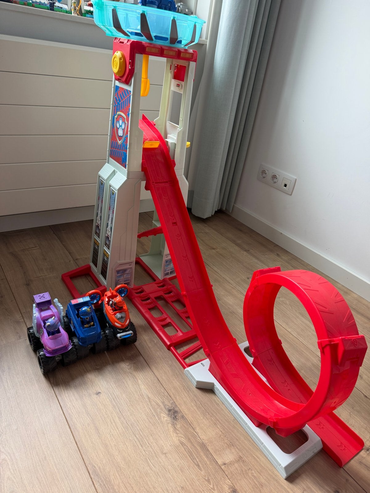 PAW Patrol Reddingswagens Super Loop Uitkijktoren + 3 figure, Ophalen of Verzenden, Zo goed als nieuw