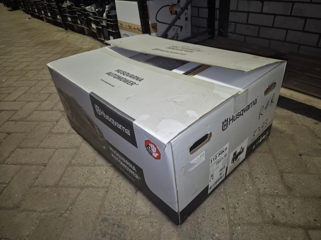 Husqvarna Automower 310 MKII Robotmaaier - Nieuw in doos, Tuin en Terras, Grasmaaiers, Cirkelmaaier, Minder dan 30 cm, Accu-grasmaaier