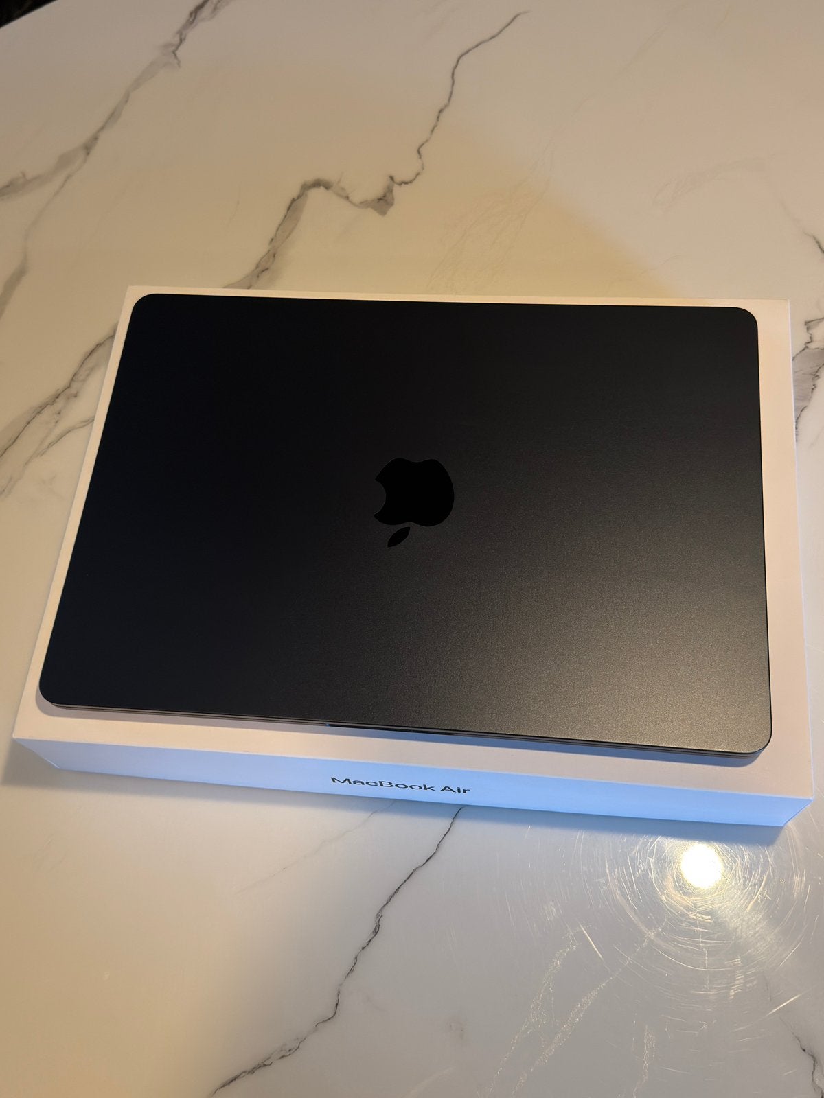 Foto 3 van MacBook Air 13” M5, 16GB, 512GB, Midnight 2026 + Accesoires