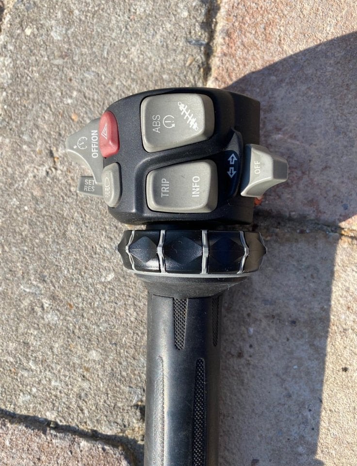 Gezocht: linkerhandvat met navigatiewiel + knoppen S1000XR, Ophalen, Gebruikt