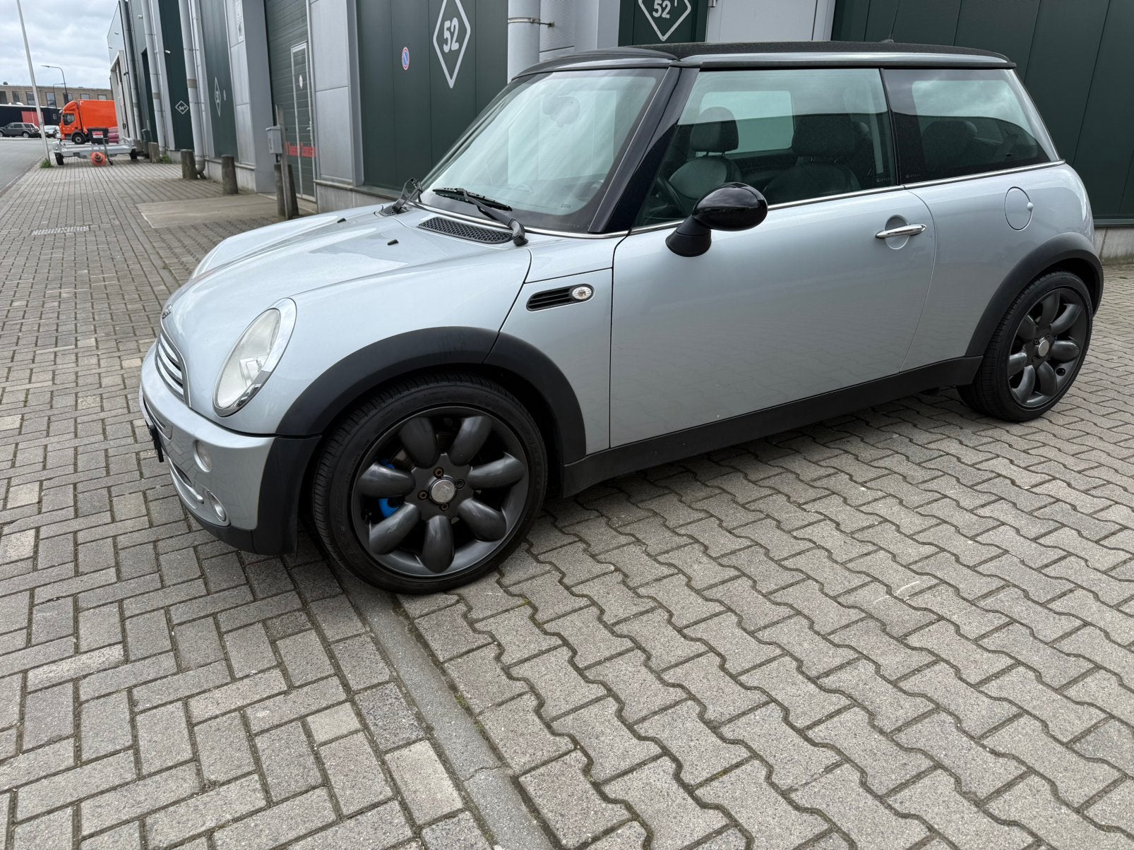 Mini 1.6 16V Cooper 2004 Grijs, Voorwielaandrijving, 4 cilinders, 4 stoelen, 14 km/l