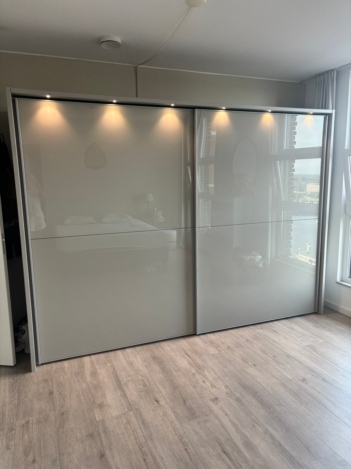 Luxe kledingkast met schuifdeuren inclusief verlichting, Ophalen, Met deur(en), Zo goed als nieuw, 200 cm of meer