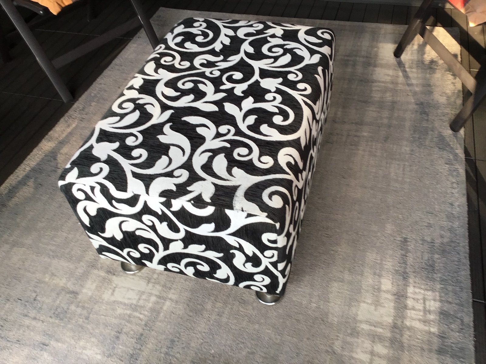 Mooie poef, Ophalen, Gebruikt, 50 tot 100 cm, Zwart