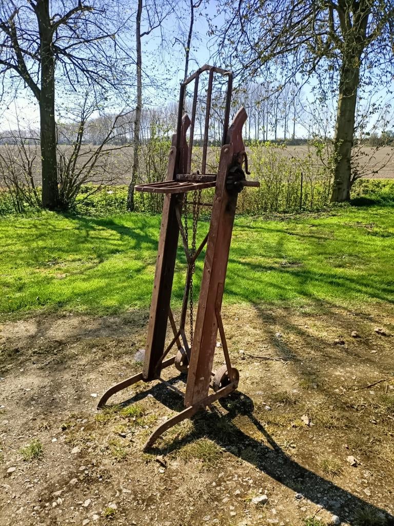 Antieke balenlift voor decoratie, Ophalen