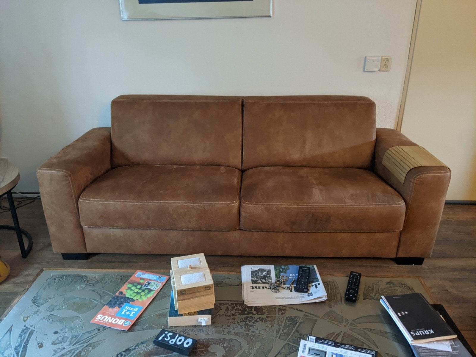 2,5 en 3 zits suede look bank in cognac kleur, Ophalen, Gebruikt