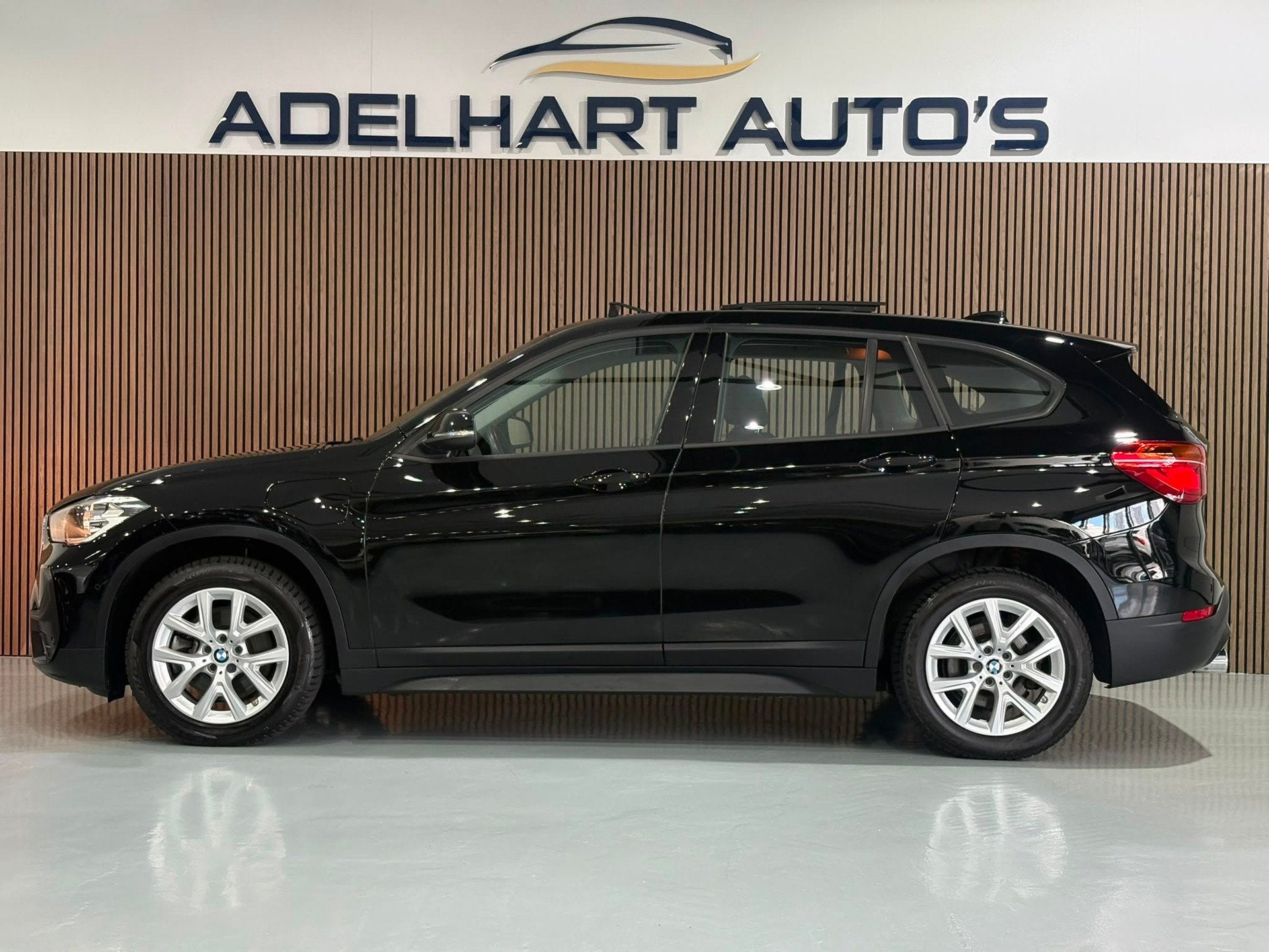 BMW X1 xDrive25e eDrive Edition / Panorama dak / Cruise cont, Auto's, Dealer onderhouden, Automatische klimaatregeling, Zwart