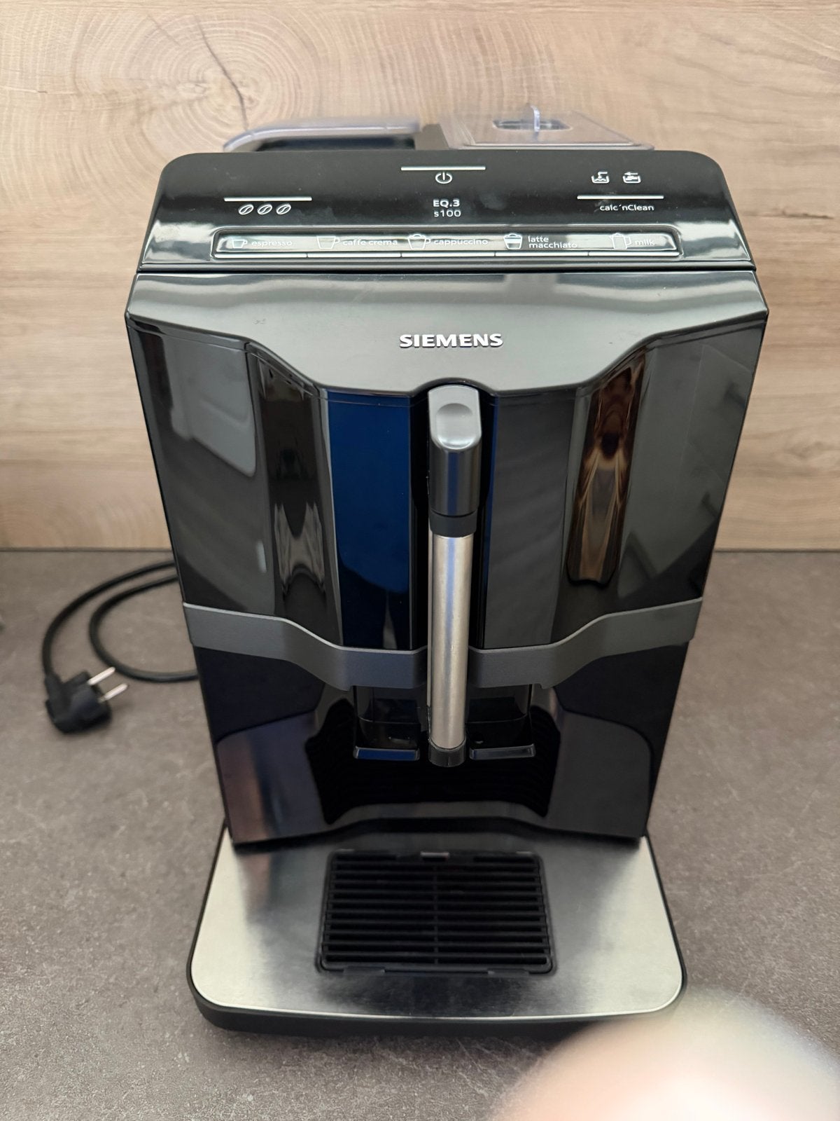Siemens EQ.3 S100 volautomatische espressomachine, Witgoed en Apparatuur, Koffiezetapparaten, Ophalen, Afneembaar waterreservoir