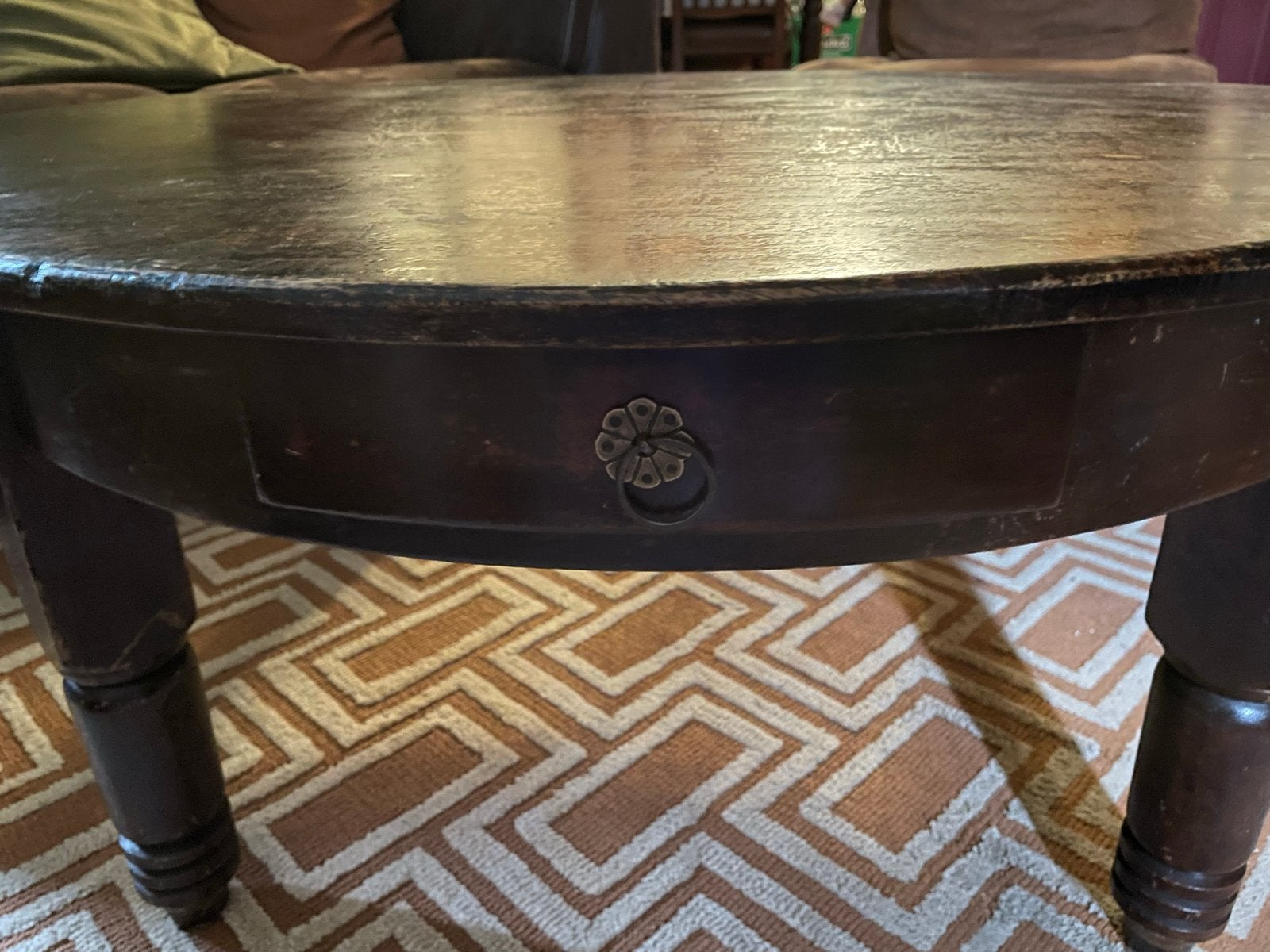 Vintage ronde salontafel met lade - 100cm doorsnee, Ophalen, Gebruikt, 50 tot 100 cm, Koloniaal