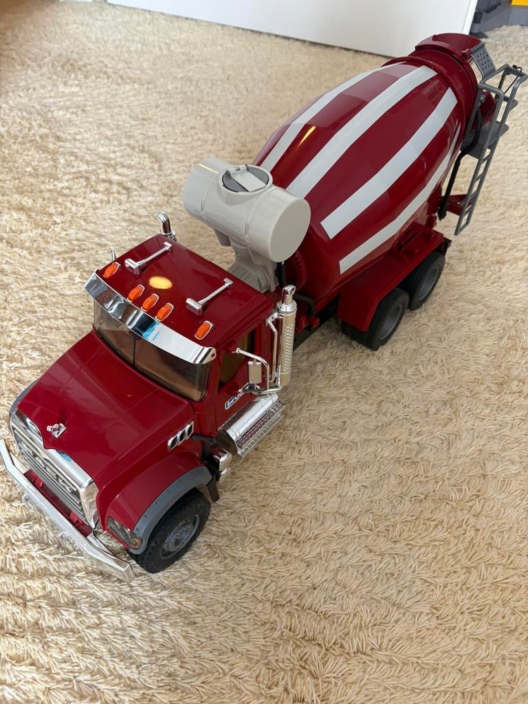 Bruder Mack Granite betonwagen, Ophalen, Zo goed als nieuw