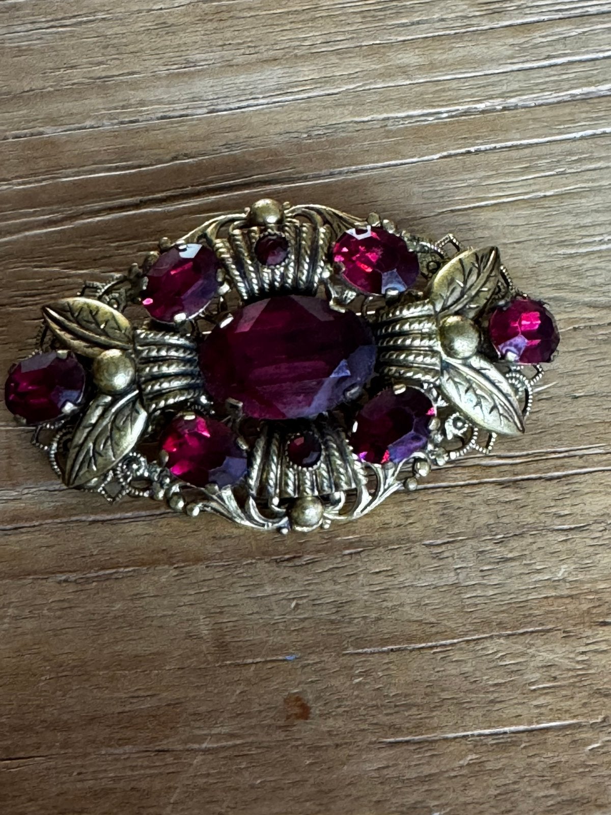 Antieke Messing Broche met Rode Glazen Stenen, Ophalen of Verzenden, Overige materialen, Broche
