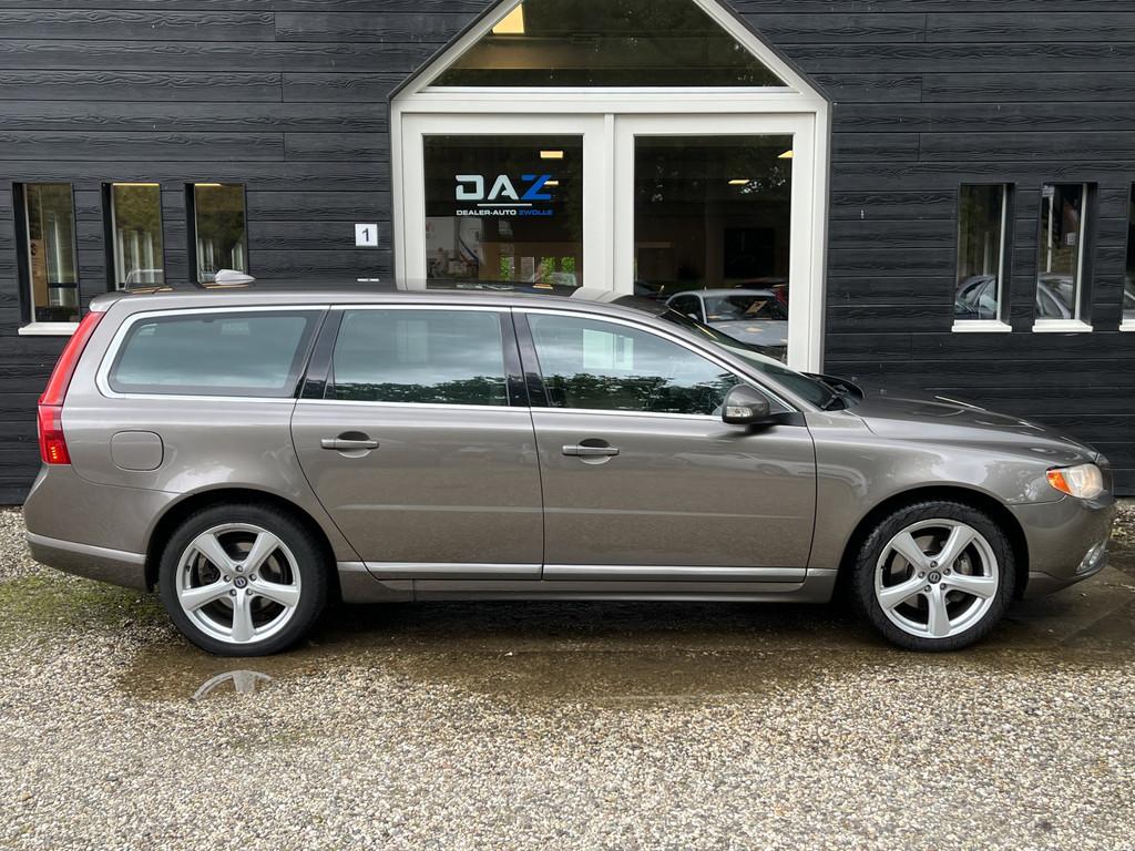 Volvo V70 2.0T Momentum Aut/Ecc/Leer/Navi/Trekhaak, Euro 5, 4 cilinders, 1558 kg, 93 €/maand