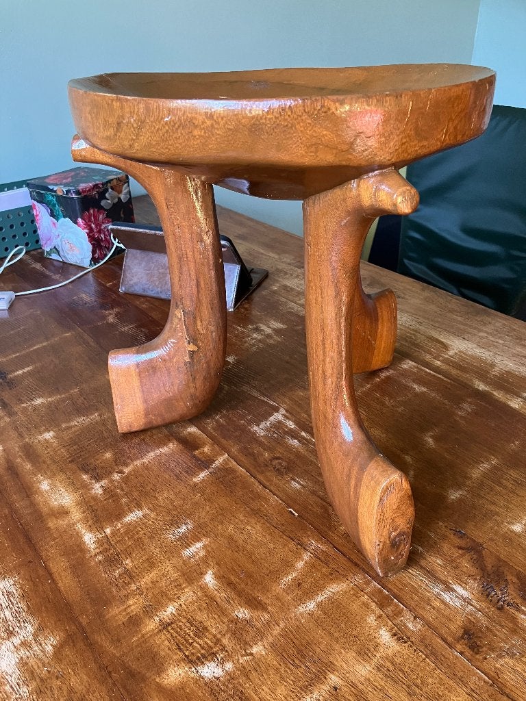 Afrikaanse houten kruk, Ophalen