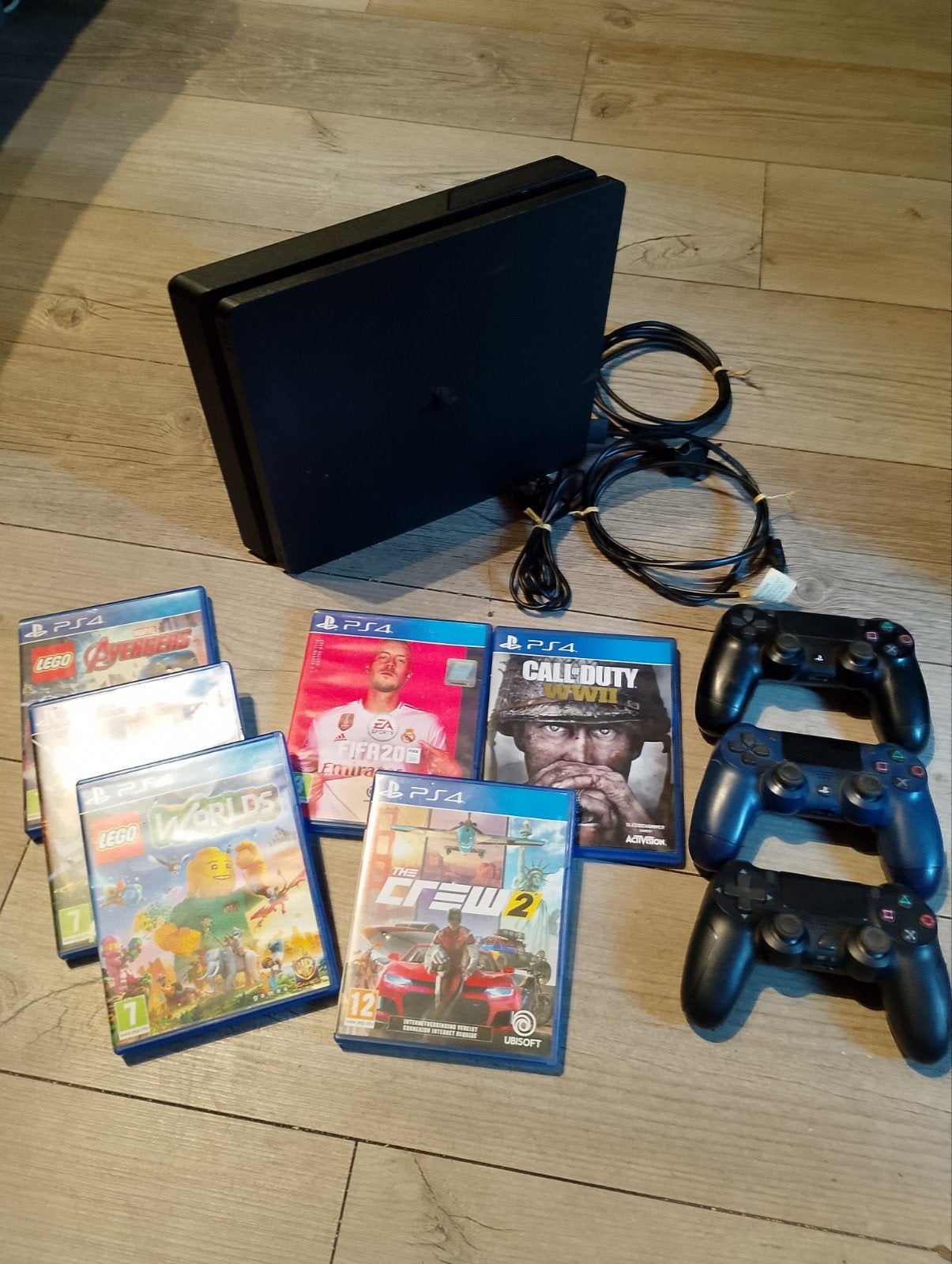 PS4 Slim 1tb met 3 controllers en 6 games, Spelcomputers en Games, Spelcomputers | Sony PlayStation 4, Ophalen of Verzenden, 1 TB