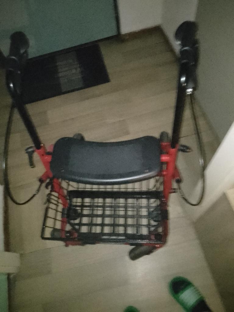 Rollator zgan 1 maand gebruikt, Diversen, Ophalen, Opvouwbaar, Zo goed als nieuw