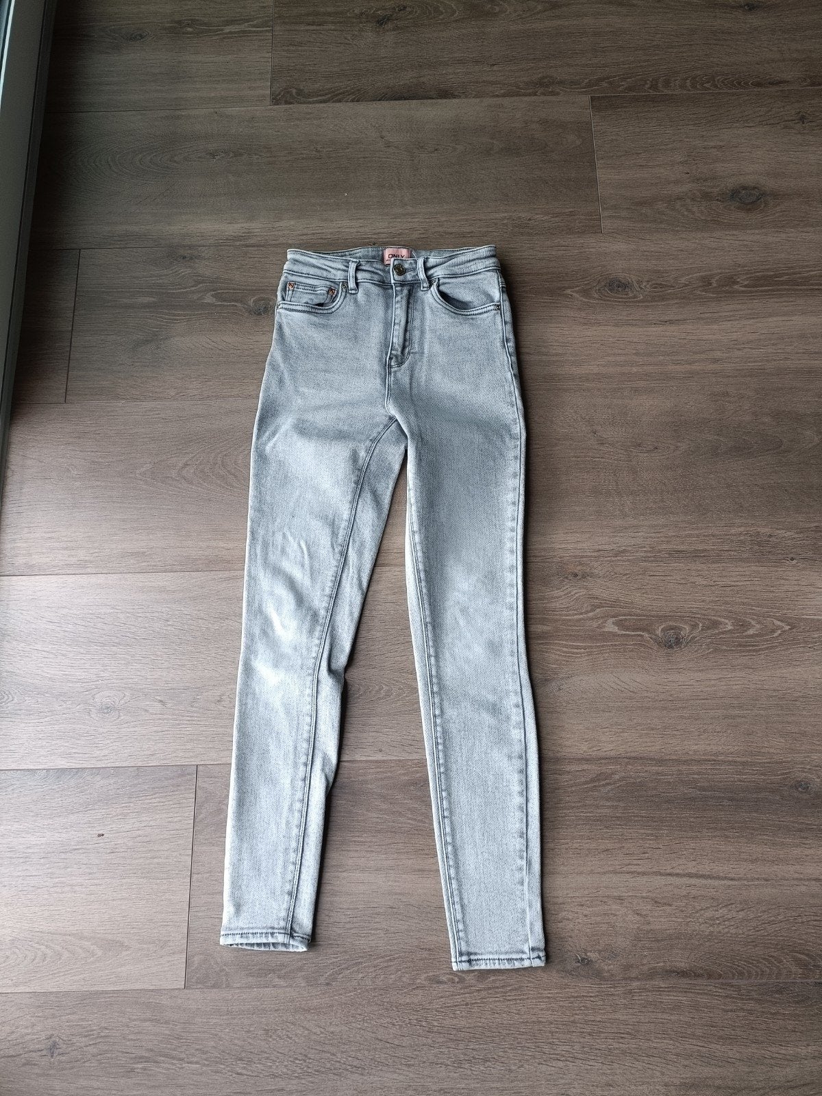 Only jeans, lichtgrijs, maat W26/L32, Only, Ophalen of Verzenden, Zo goed als nieuw, W27 (confectie 34) of kleiner