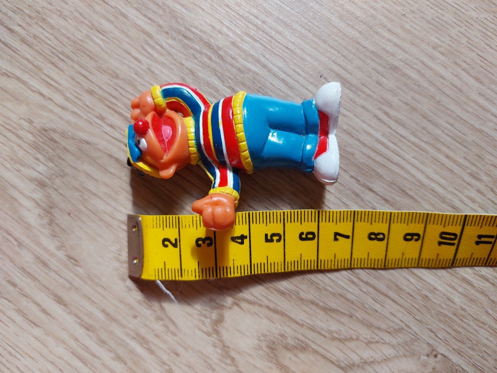 Sesamstraat Ernie poppetje met zonnebril, Ophalen of Verzenden