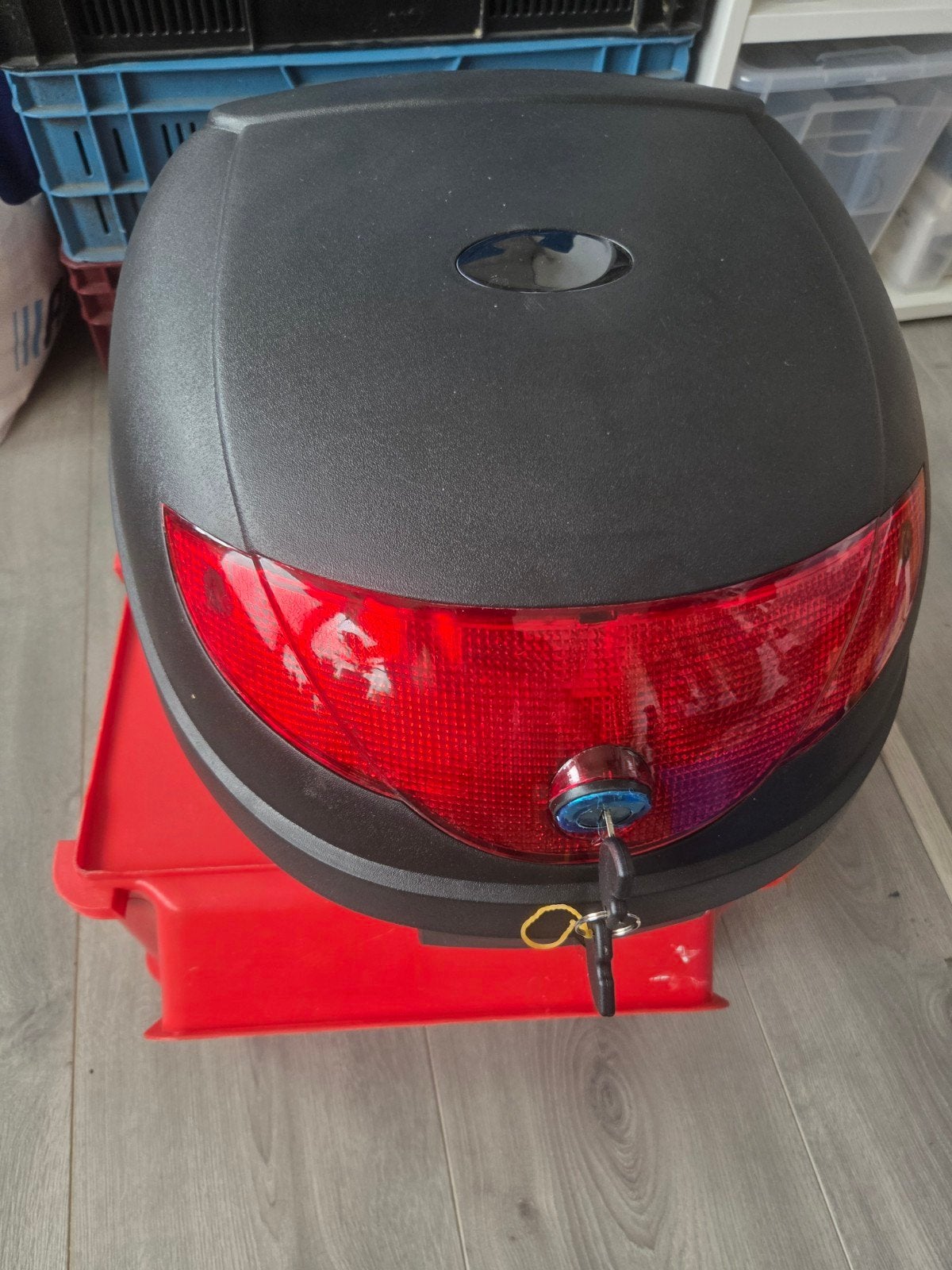 scooter of motor koffer voor 1 helm, Motoren, Ophalen, Nieuw