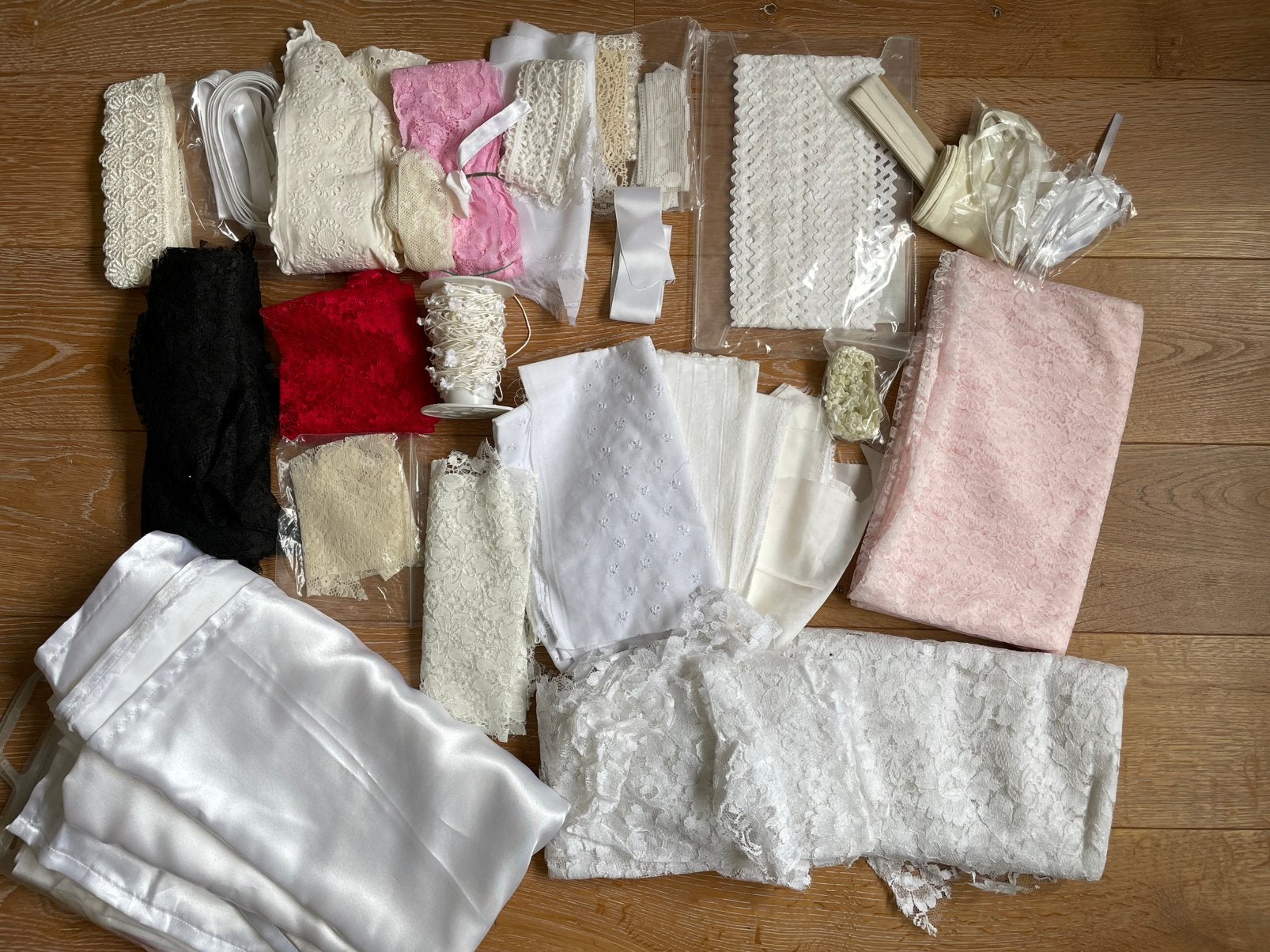 Kant, band en organza, Ophalen of Verzenden, Zo goed als nieuw, Kant