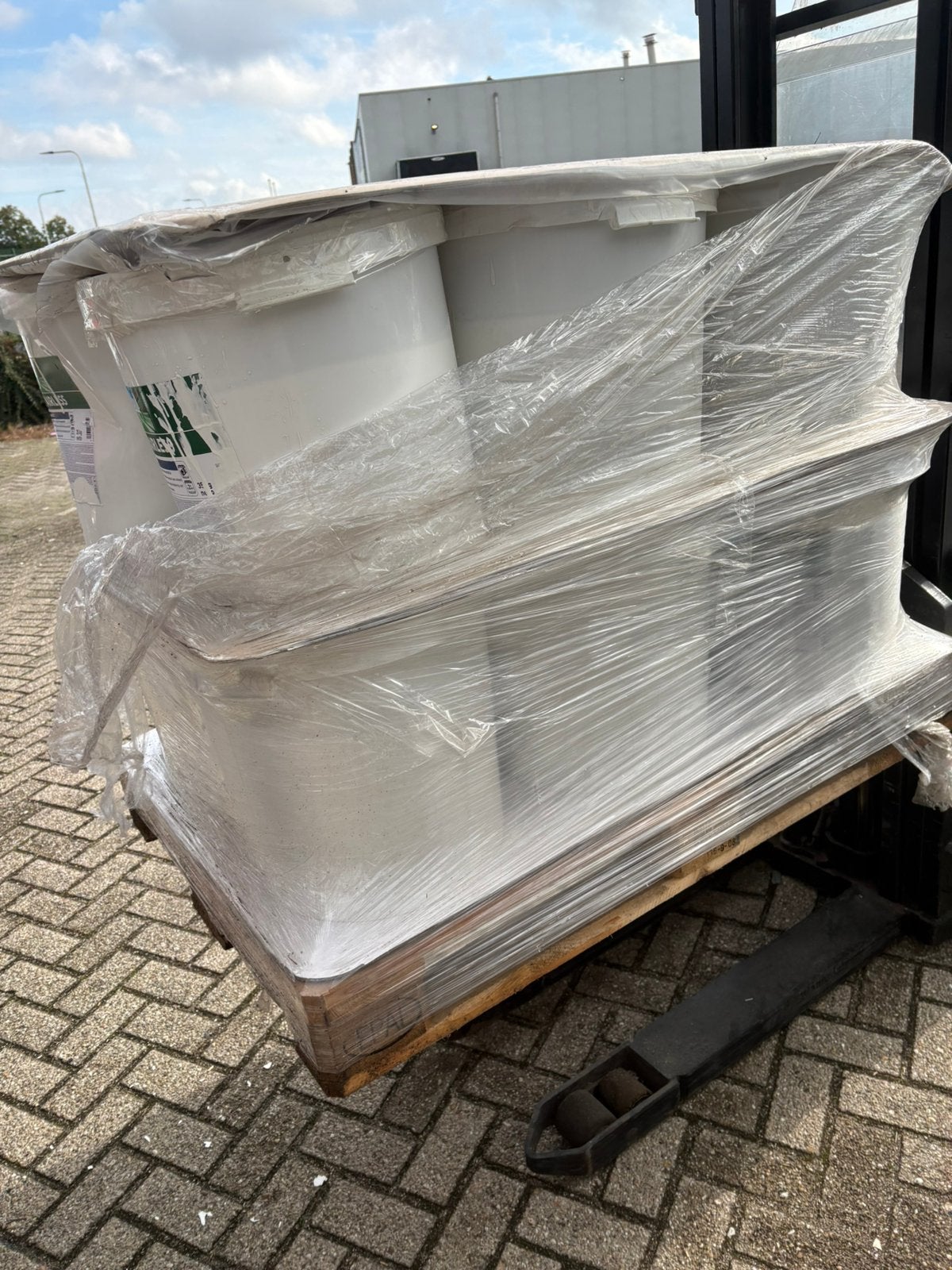 Grote partij 2 pallets (24 emmers) merk muurverf, Ophalen, Nieuw, Herb, Herbol