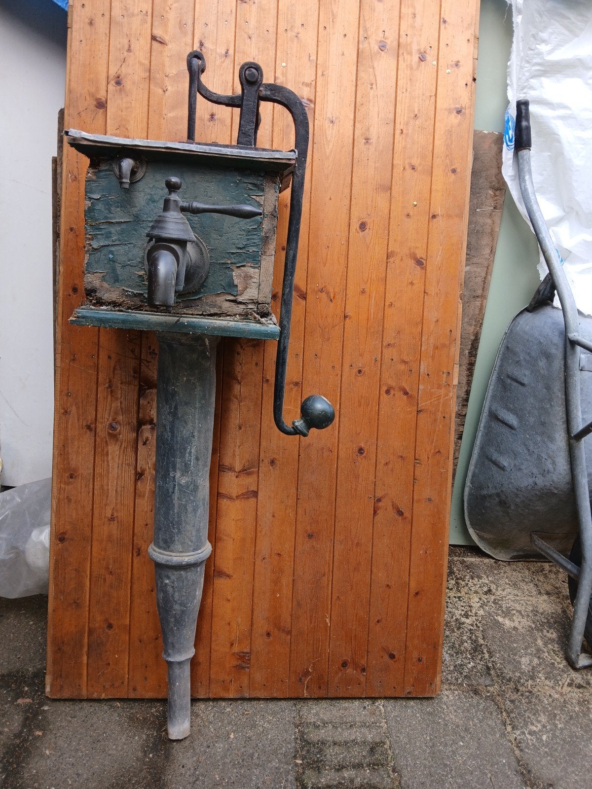 Antieke gietijzeren handwaterpomp - Decoratief object, Ophalen