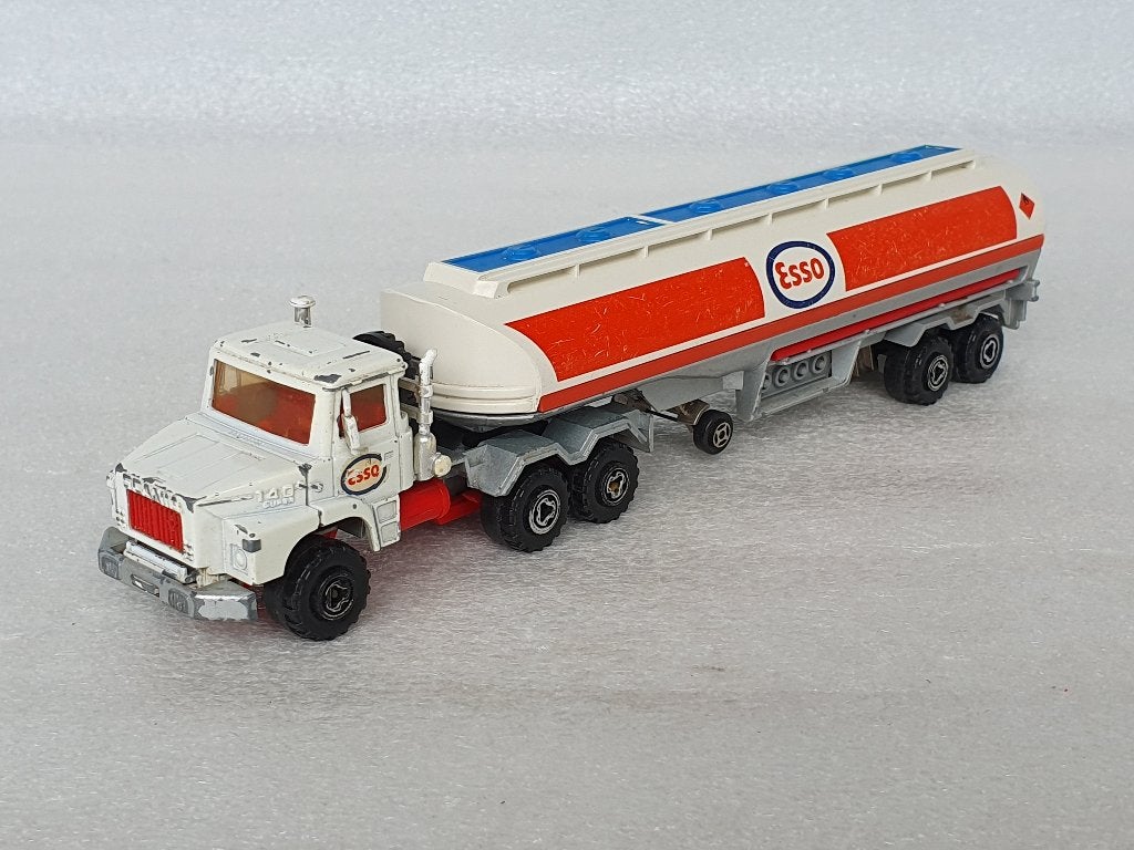 Majorette: Scania 140 Super Esso Tankwagen, Ophalen of Verzenden, Gebruikt, Bus of Vrachtwagen