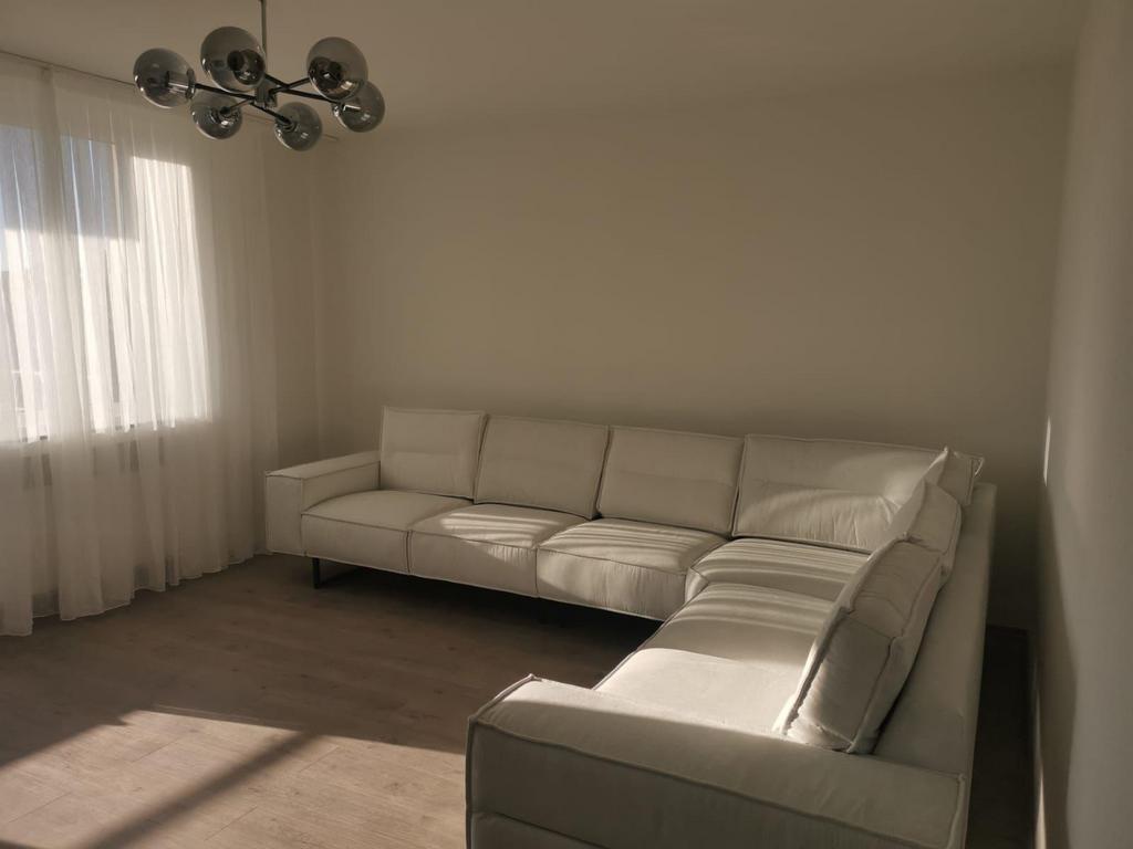 Moderne L-vorm hoekbank – crème/wit – luxe uitstraling, Ophalen, 250 tot 300 cm, 100 tot 125 cm, Hoekbank