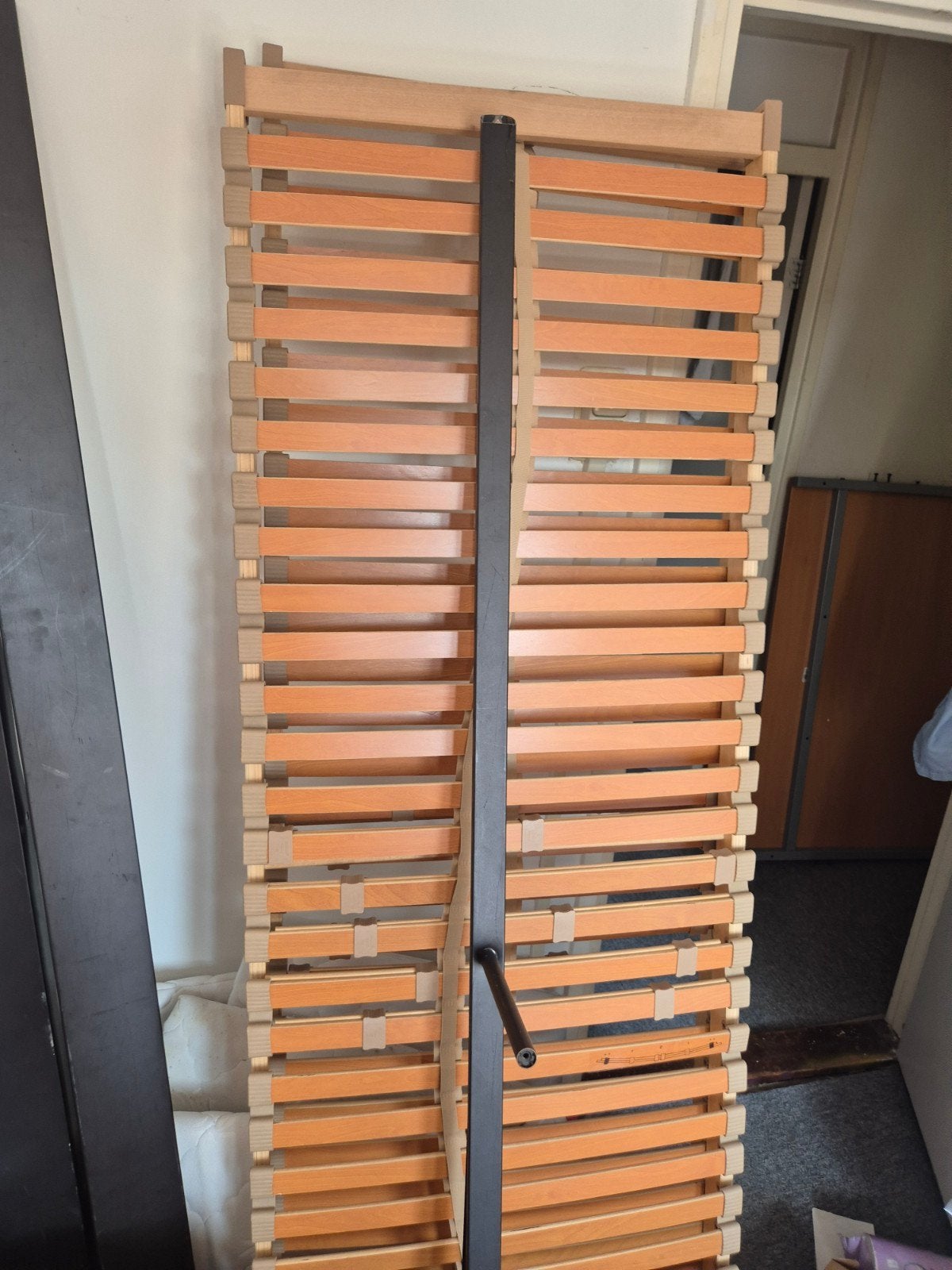 Bedframe met lattenbodem - Zwart metaal en hout, Huis en Inrichting, Slaapkamer | Bedden, Gebruikt, Zwart, Tweepersoons, 200 cm