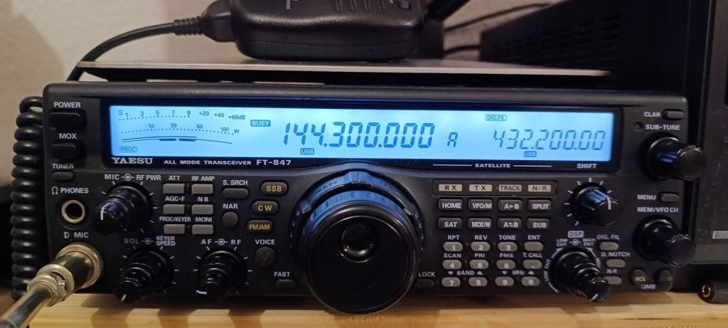 yaesu 847 in perfecte staat ALLEEN RUIL 897 857, Telecommunicatie, Zenders en Ontvangers, Ophalen, Zo goed als nieuw, Zender en Ontvanger
