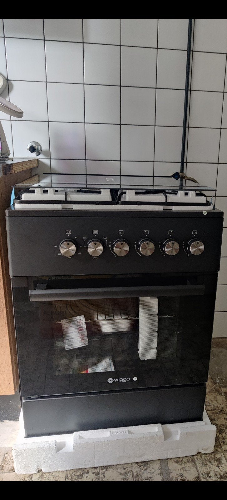 Wiggo Vrijstaand Gasfornuis met Oven - Zwart, Witgoed en Apparatuur, Fornuizen, Zo goed als nieuw, Gas, Vrijstaand, 85 tot 90 cm